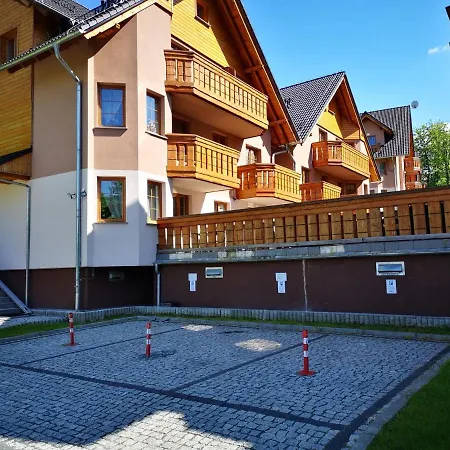 Blizej Chmur Dolny 아파트 *