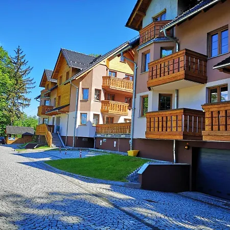 Blizej Chmur Dolny 아파트 *